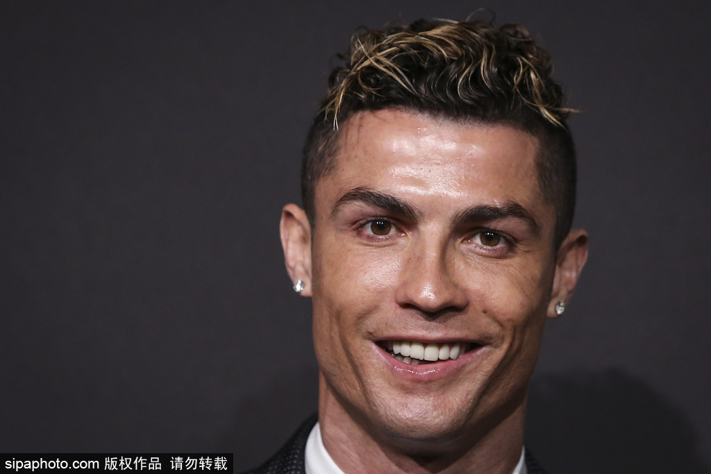 申花该拿公平竞赛奖！本赛季只得一张红牌 还是特谢拉碎碎念念（申花堪称公平竞赛典范：本季仅一红，唯一来自特谢拉的抱怨）