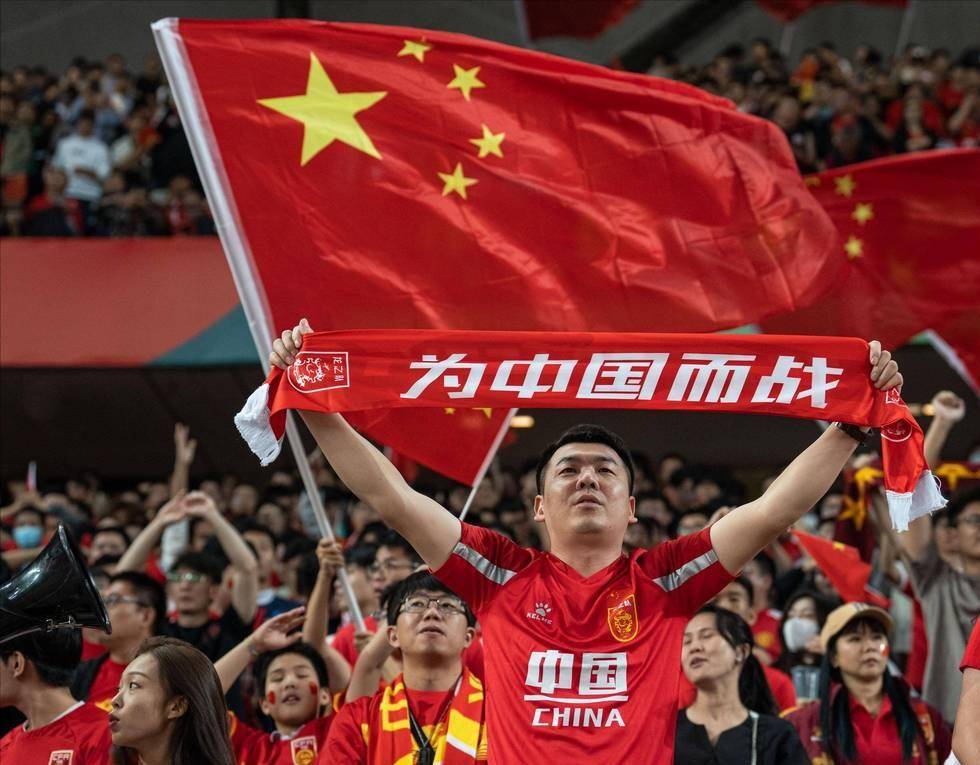 2025／26赛季英超：家中惊变！帕尔默脚趾撞伤缺阵三场（2025／26赛季英超：主场突发变故！帕尔默脚趾受伤将缺席三场）