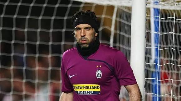 阿莫林谈梅努：他是曼联的未来 没替代者很难放他离队（阿莫林：梅努是曼联的未来，未找到替代者难以放行）