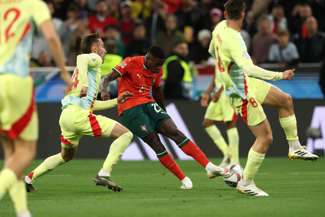 哈登狂砍55分封神！成NBA首位双队史得分王，36岁飙10记三分创多项纪录