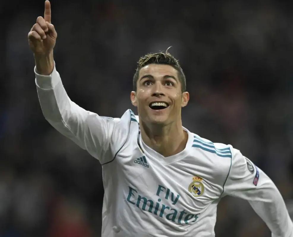 皇马客场3-0大胜毕尔巴鄂竞技，姆巴佩2射1传，阿诺德调整阵容提升中场硬度，终结三连平。