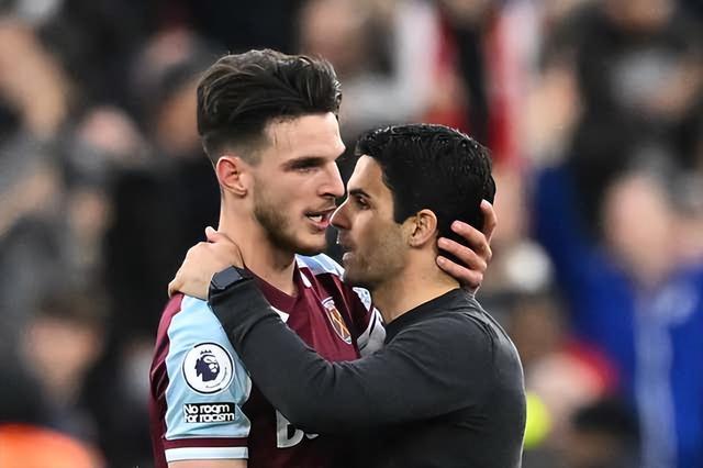 英超官网盘点历届圣诞冠军赛季战绩：阿森纳此前四次均丢冠（英超官网回顾历年圣诞榜首赛季表现：阿森纳四次领跑均无缘冠军）