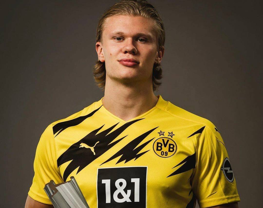 曼城主场对阵桑德兰，主场优势明显，福登状态火热，预计全取三分。