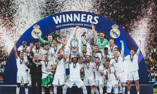 冬窗大戏开启！曼联中场或离队，利物浦寻萨拉赫接班人